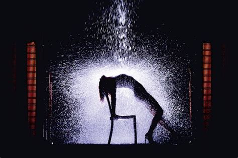 Flashdance Une danseuse rêvant d'échapper à la routine et de gloire artistique !